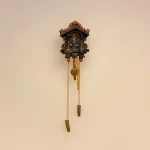 Miniature Kuk-Ur, kukkeur, kukke-ur, kukker, kukkermand, kukur, kuk-ur, miniature, miniaturer, dukkehus, dukkehuset, ting til, dukkehusting, dukkehus tilbehør, dukkehus møbler, sætterkassen, snehvide, tysk, udskåret, vægur, til væggen, biti, skala 1:12, 12th scale, Ribe, sangskjuler, symbolsk, gave, gavekort, til ur