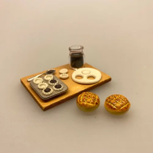 Miniature Lille Rundt Brød, brød, miniature, minibrød, minimad, dukkehusmad, bagværk miniaturebrød, rundstykke, tern, ternet, dukkehus, dukkehuset, bagedysten, den store bagedyst, bager, bageri, legemad, ting til dukkehuset, sætterkassen, sættekassen, sættekasseting, dukkehustilbehør, biti, ribe, 1:12
