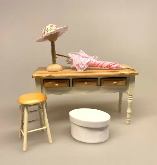 Miniature Parasol Rosa med Blonde & Sløjfe, Blonde & Blomst ,Miniature ,Miniature , damehat, hat, feminin, dukkehat, dukkebutik, trikotage, dukkehus, dukkehusting, dukkehus tilbehør, ting til dukkehuset, dukkestue,samler, miniaturer, biti, ribe,solbeskyttelse, solfaktor