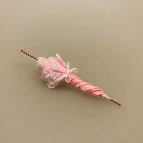Miniature Parasol Rosa med Blonde & Sløjfe, Blonde & Blomst ,Miniature ,Miniature , damehat, hat, feminin, dukkehat, dukkebutik, trikotage, dukkehus, dukkehusting, dukkehus tilbehør, ting til dukkehuset, dukkestue,samler, miniaturer, biti, ribe,solbeskyttelse, solfaktor