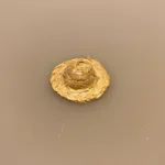 Miniature Strå Hat, stråhat, solhat, solfaktor, miniaturer, miniature, dukkehat, lillebitte, dukekhus, dukkehusting, dukkehustilbehør, tilbehør, ting til dukkehus, ting til dukkehuset, strand, hav, fisketur, gavekort, sangskjuler, sjov, tema, symbolsk, fisktur, det vil jeg æde en stråhat på, det vil jeg æde min gamle stråhat på, biti, ribe, sætterkasse, sættekasse,