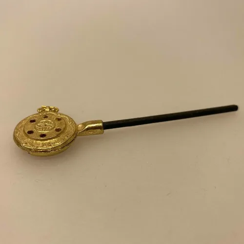 Miniature Varmebækken, dukkehus, dukkehuset, dukkehusting, dukkehustilbehør, miniaturer, mini, sætterkasse, sættekasse, sættekasseting,amagerhylde, kaminhylden, kolde fødder, varme, frossenpind, bækken, kul, koks, upstairs downstairs, herskab og tjenestefolk, biti, ribe