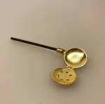 Miniature Varmebækken, dukkehus, dukkehuset, dukkehusting, dukkehustilbehør, miniaturer, mini, sætterkasse, sættekasse, sættekasseting,amagerhylde, kaminhylden, kolde fødder, varme, frossenpind, bækken, kul, koks, upstairs downstairs, herskab og tjenestefolk, biti, ribe