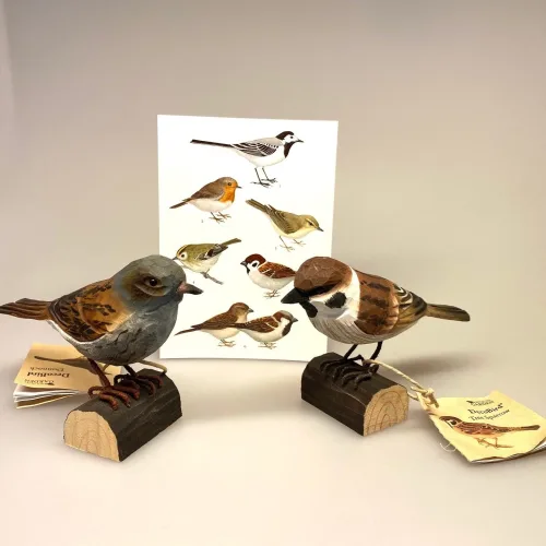 House sparrow, spurvefugl, danske fugle, fugle i farver, fuglefigur, model, træfugl, træfigur, wildlife garden, decobird, ornitolog, ornitologisk, samler, fugle, fugl, fugle entusiast, natur, den danske natur, fugleliv, gave, gaveide, jeg kigger på fugle, realistisk, naturlig, naturelsker, Biti, Ribe,Naturens fugle af træ - Gråspurv, Naturens fugle af træ - Skovspurv