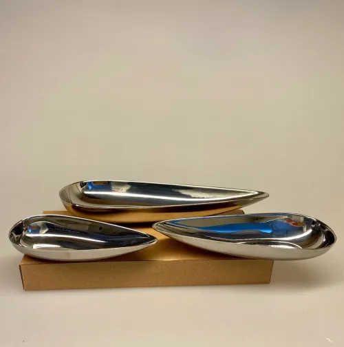 Sæt med 3 dele - Tapas Skåle, tapaz, tapaz, serveringsskåle, gaveide, gave, præsentabel, flot, kvalitet, lækker, jubilæum, fødselsdagsgave, bryllupsgave, snacks, chips, dip, slikskåle, guf, oliven, lækkerier, stål, stålskåle, organiske, organisk form, formgivning, dansk design, design ting, interiør, Moebe, cool, elegant, sølv, biti, ribe
