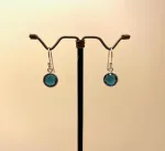 Sølv Ørenringe med runde facetsten - Londonblå Krystal, Sølv Ørenringe med glatte dråber - Londonblå Krystal, Sølv Ørenringe med Facet Dråber - Londonblå Krystal, blækblå, petrol, petroleumsblå, petrolblå, dybblå, jeansblå, mørkevlå, topas, Sølv Ørenringe med Facet Dråber - Blå Topas, topaz, blå, pastel, dråber, diamantslebne, dråbeformede, ørehængere, sølvøreringe, ægte, sterling sølv, nikkelfri, elegante, galla, fest, smykker, prinsesse, hængere, hænge øreringe, chakra, ædle, sten, ædelsten, biti, ribe, friis bjørner, maanesten, stine a, enamel, flotte, specielle, tilbud, billige