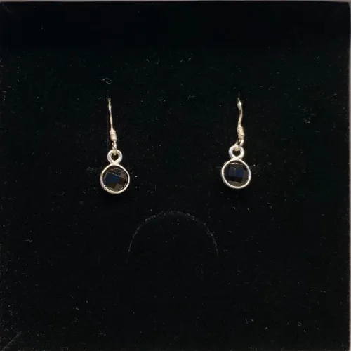 Sølv Ørenringe med små runde facetsten - Røgkvarts, brun, brune sten, jorden, jordforbindelse, klar, små, runde, ørehængere, runde sten, røgtopas, røgtopaz, røgkvarts, smoke quarz, smokey quarz, topaz, sølv, ægte sølv, sterling sølv, ren sølv, nikkelfri, hverdags, sølv smykker, billige, gave, ægte sten, halvædelsten, krystaller, Biti, Ribe, Maanesten, Stine A, Pernille Corydon, Enamel, Susanne FriisBjørner,