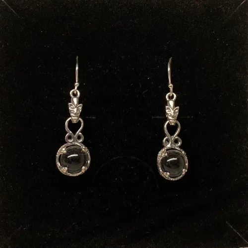 Vikingeørehængere i sølv - Gotlandsk krystal med Fenris lille, Vikingeørehængere i sølv - Gotlandsk krystal med Fenris stor, museumssmykker, vikingesmykker, fenrisulven, fenris, ulv, krystal, bjergkrystal, gotlandsk, vikinger, vikingefund, kopi, nordiske smykker, ørehængere, sølv øreringe, ægte sølv, sterling sølv, ragnarok, smykker med ulve, lange, sølv ørehængere, aser, asatro, mytologi, biti,ribe