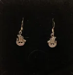 Vikingeørehængere i sølv - Vikingeskibe mini, vikingeskib, båd, skib, skridbladner, vikingesmykker, vikingeøreringe, sølv øreringe, ørehængere, med skibe, museumssmykker, museums, kopismykke, vikingekopi, ægte sølv, sølvsmykker, af ægte sølv, ren sølv, nikkelfri, flotte, små, øreringe, hænge øreringe, ørenringe, biti, ribe, nordiske, nordisk mytologi, historiske, guder, gamle guder,