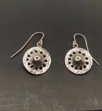 Vikingeørehængere i Sølv - Solhjul, vikingesmykker, sølv øreringe, ørehængere, af sølv, ægte sølv, sterling sølv, ren sølv, runde, solhjulet, hængeøreringe, museumssmykker, vikinger, vikingfund, kopi, nordiske, historiske, mytologi, gamle, danske, biti, Ribe,