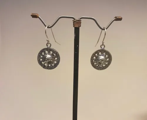 Vikingeørehængere i Sølv - Solhjul, vikingesmykker, sølv øreringe, ørehængere, af sølv, ægte sølv, sterling sølv, ren sølv, runde, solhjulet, hængeøreringe, museumssmykker, vikinger, vikingfund, kopi, nordiske, historiske, mytologi, gamle, danske, biti, Ribe,
