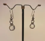 Vikingeørehængere i sølv - Gotlandsk krystal med Fenris lille, Vikingeørehængere i sølv - Gotlandsk krystal med Fenris stor, museumssmykker, vikingesmykker, fenrisulven, fenris, ulv, krystal, bjergkrystal, gotlandsk, vikinger, vikingefund, kopi, nordiske smykker, ørehængere, sølv øreringe, ægte sølv, sterling sølv, ragnarok, smykker med ulve, lange, sølv ørehængere, aser, asatro, mytologi, biti,ribe