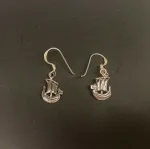 Vikingeørehængere i sølv - Vikingeskibe mini, vikingeskib, båd, skib, skridbladner, vikingesmykker, vikingeøreringe, sølv øreringe, ørehængere, med skibe, museumssmykker, museums, kopismykke, vikingekopi, ægte sølv, sølvsmykker, af ægte sølv, ren sølv, nikkelfri, flotte, små, øreringe, hænge øreringe, ørenringe, biti, ribe, nordiske, nordisk mytologi, historiske, guder, gamle guder,