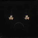 Vikingeøreringe Sølv Ørestikkere - Spids, Triskele, magisk, det magiske tal tre, treenigheden, evigheden, symbol, symbolks, keltisk, vikinger, vikingetiden, keltisk flet, keltiske smykker, vikingesmykker, sølv smykker, ørestikkere, sølvørestikkere, museums smykker, museums smykker, historiske smykker, fund, vikingefund, kopi smykker, nordiske, guder, aser, asatro, amuletter, ægte, nikkelfri, Biti, Ribe,,Vikingeøreringe Sølv Ørestikkere - Gælach Blå Måne,