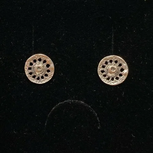 Vikingeøreringe Sølv Ørestikkere - Solhjul, solhjul, solhjulet, tidens gng, evigheden, de 12 måneder, infinity, evighed, rund, dansk, sølv, ørestikkere, sølvørestikkere, ørenringe, øreringe, skjolde, flotte, ægte sølv, solen, knapper, vikinger, vikingetiden, vikingesmykker, fund, museums smykker, museumssmykker, nordiske, nordisk mytologi, mytologiske, nordiske guder, biti, ribe, kopi, vikingefund, vikingekopi