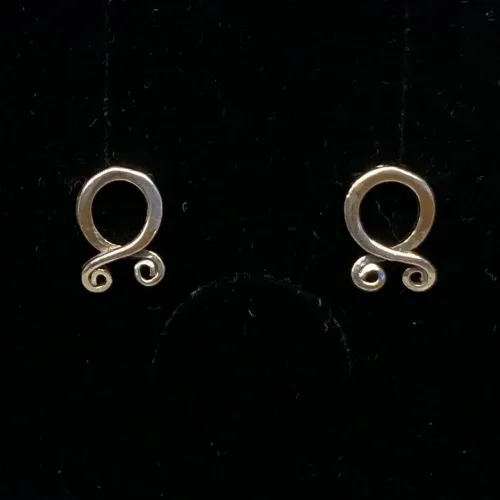 Vikingeøreringe Sølv Ørestikkere - Troldekors, amulet, lykke på rejsen, amulet, rejseamulet, beskyttese, beskyttende, smykke, tegn, rune, odal, runde, vikingesmykker, mytologi, historisk, symbolik, museums smykker, museumssmykke, sølv smykke, kopi, fund, Biti, Ribe, Trolde Kors, Troldekors