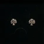 Vikingeøreringe Sølvørestikkere - Yggdrasil Stiliseret. livets træ, livtræet, generationerne, slægt skal følge slægters gang, magisk tre, tallet tre, keltisk, evighedsflet, evigheden, vikinger, vikingerne, vikingetiden, vikingesmykker, kopi, fund, vikingefund, museumssmykker, museums smykker, sølv, ægte sølv, sterling sølv, nikkelfri, små, fine, symbolske, symbolik, livskraft, energi, historiske, smykker, nordiske, smykker, nordisk, mytologi, aserne, asatro, biti, Ribe