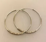, hoops, lette, store, kæmpe hoops, giga store, stacking, statement, smykker, statement øreringe, chunky, specielle, oxyderede, oxiderede, mørkt sølv, mønster, mønstrede, runde øreringe, runde ringe, ægte sølv, sterling sølv, ren sølv, ægte, billige, holdbare, boho, bali, hippie, hippe, cool, seje, hipster, Biti, moderne, nyheder, nyhed, nye, Maanesten, Stine A, unikke, unika, unik, stil, stilede, stilige, festlige, Biti, Ribe,Ø 50 mm Creoler sølv med 4 x S-Mønster og Snoning ,