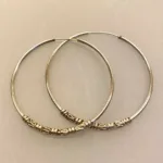, hoops, lette, store, kæmpe hoops, giga store, stacking, statement, smykker, statement øreringe, chunky, specielle, oxyderede, oxiderede, mørkt sølv, mønster, mønstrede, runde øreringe, runde ringe, ægte sølv, sterling sølv, ren sølv, ægte, billige, holdbare, boho, bali, hippie, hippe, cool, seje, hipster, Biti, moderne, nyheder, nyhed, nye, Maanesten, Stine A, unikke, unika, unik, stil, stilede, stilige, festlige, Biti, Ribe,Ø 50 mm Creoler sølv med 4 x S-Mønster og Snoning ,