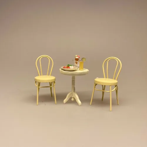 Miniature Metal Stol - Creme, flødefarvet, caféstol, konditori, dukkehus, dukkehusting, dukkemøbler, dukkehusmøbler, dukkestue, dukkehuse, ting til, miniaturer, skala 1/12, 1:12, biti, ribe, små ting, sætterkasse, symbolsk, sangskjuler, puppenstuben, puppenmöbel, minimondus, bodo hennig, almue, nissebo, nissehus, nissedør, til nisserne, nissetilbehør