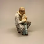 More than words Figur - In Soft Hands, far, fader, faderrolle, støtte, bjørneknus, bamsekram, far og søn, søn, dreng, forældre, sønnike, barnebarn, bedstefar, morfar, farfar, onkel, gaveide, gave, speciel, kunst, figur, familie, familie relationer,arora, more than words, tryghed, støtte, en tryg favn, biti, ribe, willowtree, symbolsk,