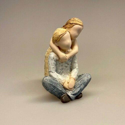 More than words figur - A Close Bond, storebror, lillesøster, søskende, søskendekærlighed, sammenhold, figur, børn, bror og søster, hengivenhed, arora, more than words, ribe, biti, vadehavet, gaveide, gave, konfirmation, til min søster, til min bror, broder,