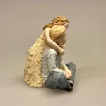 More than words figur - A Close Bond, storebror, lillesøster, søskende, søskendekærlighed, sammenhold, figur, børn, bror og søster, hengivenhed, arora, more than words, ribe, biti, vadehavet, gaveide, gave, konfirmation, til min søster, til min bror, broder,