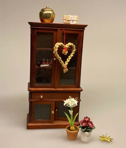 Miniature Halm Hjerte, halmkrans, halmhjerte, hjertekrans, dørkrans, dørpynt, nissedør, nisser, nisserne, dukkehus, dukkehusting, dukkehustilbehør, ting til, tilbehør, miniatyre, miniature, miniaturer, 1:12, lundby, julepynt, stilleben, mini, nisselandskab, nissehus, minipynt, december, jul i , biti, ribe