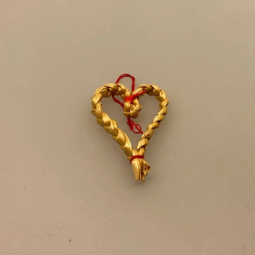 Miniature Halm Hjerte, halmkrans, halmhjerte, hjertekrans, dørkrans, dørpynt, nissedør, nisser, nisserne, dukkehus, dukkehusting, dukkehustilbehør, ting til, tilbehør, miniatyre, miniature, miniaturer, 1:12, lundby, julepynt, stilleben, mini, nisselandskab, nissehus, minipynt, december, jul i , biti, ribe