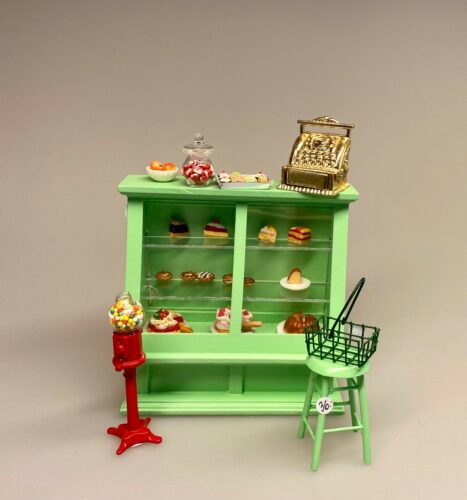 Miniature Høj Disk lysegrøn, Miniature Lang Disk lysegrøn, butiksdisk, dukkehus, dukkehusting, dukkehusbutik, miniaturer, skala 1.12, legetøj, dukkebutik