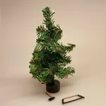 Miniature Juletræ - Rødgran, juletræ, julegran, gran, rødgran, grantræ, julepynt, nissedør, nissehus, nissebo, miniature, dukkehus, dukkehuset, ting til, dukkehusting, mini, micro, biti, ribe, 1:12,