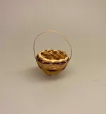 Miniature Kurv Rund med hank, Kurv firkantet miniature, kurv, fletkurv, flettet, miniaturer, mini, lille bitte, dukkehusting, dukkehus, nisse, nissebo, nisseting, nissehus, madkurv, picnic, gave, gavekort, gaveidé, symbolsk, sangskjuler, diy, pynt, ribe, biti