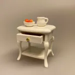 Miniature Lille Hvidt Bord med skuffe, med knop, sengebord, Miniaturebord , te, testel, minibar, barbord, teatime, afternoon tea, Miniature Sidebord , lille, sidebord, lampebord, træbord, dukkehus, dukkehusmøbler, dukkehusting, dukkehustilbehør, dukkehuset, dukkestue, dukkemøbler, biti, ribe, sangskjuler, symbolsk, gavekort, gaveide, nisser, nissebo, nisserne, nissedør, nissetilbehør, ting til,