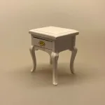 Miniature Lille Hvidt Bord med skuffe og svungne ben, Miniature Lille Hvidt Bord med skuffe, med knop, sengebord, Miniaturebord , te, testel, minibar, barbord, teatime, afternoon tea, Miniature Sidebord , lille, sidebord, lampebord, træbord, dukkehus, dukkehusmøbler, dukkehusting, dukkehustilbehør, dukkehuset, dukkestue, dukkemøbler, biti, ribe, sangskjuler, symbolsk, gavekort, gaveide, nisser, nissebo, nisserne, nissedør, nissetilbehør, ting til,