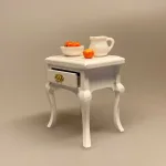 Miniature Lille Hvidt Bord med skuffe og svungne ben, Miniature Lille Hvidt Bord med skuffe, med knop, sengebord, Miniaturebord , te, testel, minibar, barbord, teatime, afternoon tea, Miniature Sidebord , lille, sidebord, lampebord, træbord, dukkehus, dukkehusmøbler, dukkehusting, dukkehustilbehør, dukkehuset, dukkestue, dukkemøbler, biti, ribe, sangskjuler, symbolsk, gavekort, gaveide, nisser, nissebo, nisserne, nissedør, nissetilbehør, ting til,