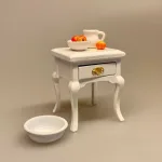 Miniature Lille Hvidt Bord med skuffe og svungne ben, Miniature Lille Hvidt Bord med skuffe, med knop, sengebord, Miniaturebord , te, testel, minibar, barbord, teatime, afternoon tea, Miniature Sidebord , lille, sidebord, lampebord, træbord, dukkehus, dukkehusmøbler, dukkehusting, dukkehustilbehør, dukkehuset, dukkestue, dukkemøbler, biti, ribe, sangskjuler, symbolsk, gavekort, gaveide, nisser, nissebo, nisserne, nissedør, nissetilbehør, ting til,