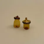 Miniature Pilleglas Brunt, Miniature Glaskolbe Grøn ,Memoboard clipboard miniature , clip board, memo board, skrive underlag, blok, holder, journaler, kontor, sygehus, læge, doktor, sygeplejeske, Mikroskop miniature ,Reagensglas kolber miniature ,laboratorie, laboratorieudstyr, Morter messing miniature, mini, miniaturer, dukkehus, dukkehuset, nisser, til nisser, nisserne, nissebo, nissedør, naturvidenskab, forsker, sangskjuler, 1:12, sætterkasse, sættekasse, sættekasseting, samler, små, ting, biti, ribe, kemi, farmaceut, apotek, apoteker,patient, patientjournal, Miniature - Memoboard clipboard med blyant og briller