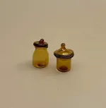 Miniature Pilleglas Brunt, Miniature Glaskolbe Grøn ,Memoboard clipboard miniature , clip board, memo board, skrive underlag, blok, holder, journaler, kontor, sygehus, læge, doktor, sygeplejeske, Mikroskop miniature ,Reagensglas kolber miniature ,laboratorie, laboratorieudstyr, Morter messing miniature, mini, miniaturer, dukkehus, dukkehuset, nisser, til nisser, nisserne, nissebo, nissedør, naturvidenskab, forsker, sangskjuler, 1:12, sætterkasse, sættekasse, sættekasseting, samler, små, ting, biti, ribe, kemi, farmaceut, apotek, apoteker,patient, patientjournal, Miniature - Memoboard clipboard med blyant og briller