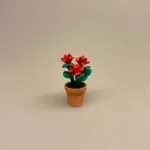 Miniature Potte med Røde blomster, cyklamen, juleblomst, blomst, urtepotte, Miniature Potte med Lyseblå blomster, Miniature Potte med Gule blomster, for glem mig ej, smørblomster, marguritter, margeritter, have, havearbejd, planteskole, miniaturer, dukkehus, ting til, dukkehus, dukketing, dukkehusting, nisser, nissetilbehør, nissedør, små, sættekasse, sætterkasse, sættekasseting, amagerhylde, små blomster, mini, biti, ribe,havearkitekt, landskabsarkitekt,