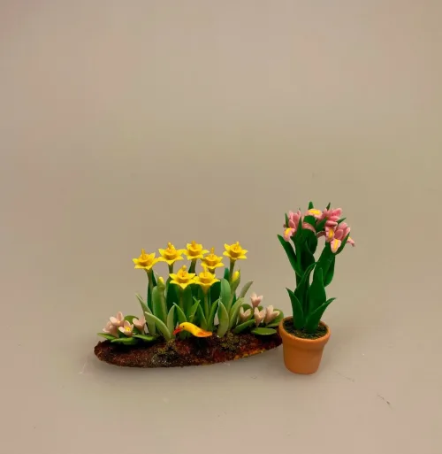 Miniature Potte med rosa Iris, Miniature Potte med orange Iris, blomst,, påske, påskeblomster, mini, urtepotte, lerpotte, blomsterpotte, dukkehus, dukkehusting, dukkehustilbehør, 1:12, skala, mini, miniature, miniatyre, miniaturer, sættekasse, sætterkasse, sangskjuler, symbolsk, gavekort, planteskole, haven, have entusiast, havemand, gartner, uddannet, biti, ribe, landskabsarkitekt,