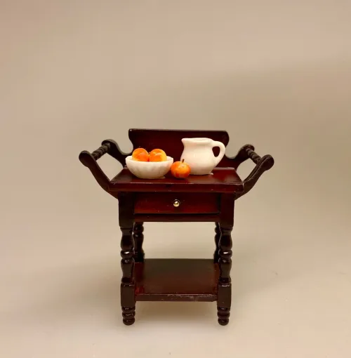 Miniature Tebord i Mahogni, te, testel, minibar, barbord, teatime, afternoon tea, Miniature Sidebord , lille, sidebord, lampebord, træbord, dukkehus, dukkehusmøbler, dukkehusting, dukkehustilbehør, dukkehuset, dukkestue, dukkemøbler, biti, ribe, sangskjuler, symbolsk, gavekort, gaveide, nisser, nissebo, nisserne, nissedør, nissetilbehør, ting til,