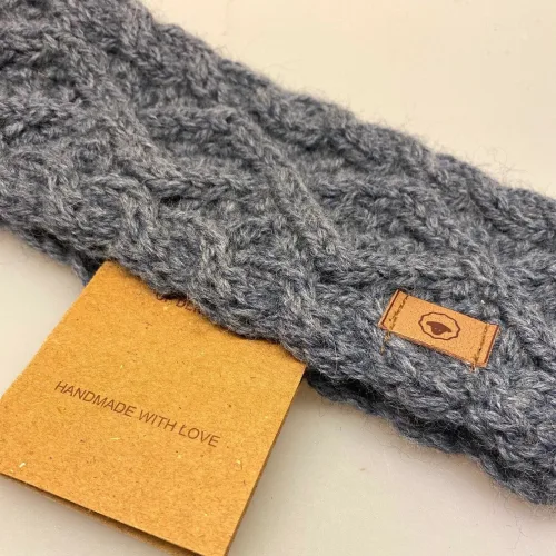 Pandebånd merinould - Princess Jeansblå, Pandebånd merinould - Princess Jeansblå. cowboyblå, denim, gråblå, blå, pandebånd, uldent, uldstrik, stirnband, merinould, håndstrikket, aran, flet, kabelmønster, fletmønster, strik, blødt, varmt, dansk design, biti, ribe,