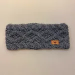 Pandebånd merinould - Princess Jeansblå, Pandebånd merinould - Princess Jeansblå. cowboyblå, denim, gråblå, blå, pandebånd, uldent, uldstrik, stirnband, merinould, håndstrikket, aran, flet, kabelmønster, fletmønster, strik, blødt, varmt, dansk design, biti, ribe,