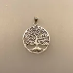 Vikingevedhæng i sølv - Livets træ Yggdrasil med snirklet krone,328-15 Vikingevedhæng i sølv - Livets træ Yggdrasil med snirklet krone - flad, livstræ, livstræet, feminint, smukt, enkelt, stilligt, originalt, ægte, sterling sølv, sølv, sølvsmykke, vikingesmykker, vikinger, vikingesmykke, vikingevedhæng, vikingetid, nordiske guder, nordisk tro, mytologi, aser, asatro, asettro, museumssmykker, museums, smykker, fund, kopismykke, kopismykker, biti, ribe, ansgar, dagmar, vadehavet, ældste, middelalder