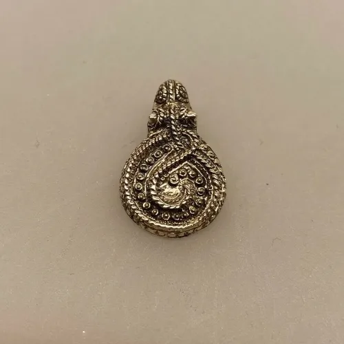 Vikingevedhæng i sølv - Gørding Slangen, slange, hugorm, midgårdormen, evighed, evigheden, eytrenity, gørding, vikingesmykker, vikingesmykke, vikingevedhæng, kopi, vikingekopi, museums, museumssmykker, museumsfund, vikinger, vikingetiden, ribe, ældste, gamle, nordiske guder, aser, jætter, odin, freja, thyra, tyr, thyr, ydun, idun, sterling sølv, ægte