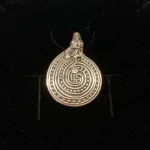 Vikingevedhæng i sølv - Nordfjord Slangen, Vikingevedhæng i sølv - Gørding Slangen, slange, hugorm, midgårdormen, evighed, evigheden, eytrenity, gørding, vikingesmykker, vikingesmykke, vikingevedhæng, kopi, vikingekopi, museums, museumssmykker, museumsfund, vikinger, vikingetiden, ribe, ældste, gamle, nordiske guder, aser, jætter, odin, freja, thyra, tyr, thyr, ydun, idun, sterling sølv, ægte