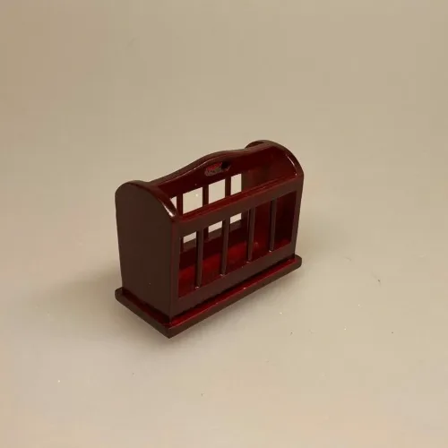 Miniature Aviskurv Mahogni, Miniature Aviskurv Brun, Miniature Aviskurv cremefarvet træ, aviskurv, avisspand, avisholder, dukkestue, dukkestuen, dukkehusmøbler, dukkehustilbehør, dukkehusting, avis, miniature, miniaturer, miniatyre, legemøbler, nissedør, nissehus, nissebo, nissehus, nissetilbehør, nisseting, ting til, nisser, nisserne, biti, ribe