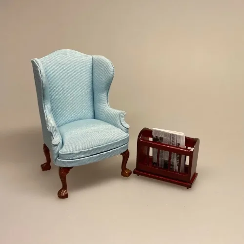 Miniature Aviskurv Mahogni, Miniature Aviskurv Brun, Miniature Aviskurv cremefarvet træ, aviskurv, avisspand, avisholder, dukkestue, dukkestuen, dukkehusmøbler, dukkehustilbehør, dukkehusting, avis, miniature, miniaturer, miniatyre, legemøbler, nissedør, nissehus, nissebo, nissehus, nissetilbehør, nisseting, ting til, nisser, nisserne, biti, ribe