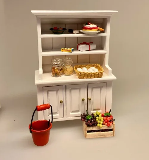Miniature Buffet med underskabe - Hvid, Miniature Buffet lav - Hvid, buffet, skab, kommode, reol, møbel, dukkehus, nissebo, dukkehusmøbler, miniature