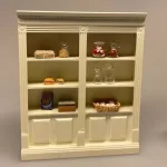 Miniature Butiksreol cremefarvet dobbelt, butik, butiksreol, dukkehus, dukkebutik, købmand, konditori, bager, høker, legetøj, miniature, miniaturer, dukkehusmøbler, til, tilbehør, dukkehus, legetøj, 1:12, dukkestue, nissebutik, nissekøbmand, biti, ribe